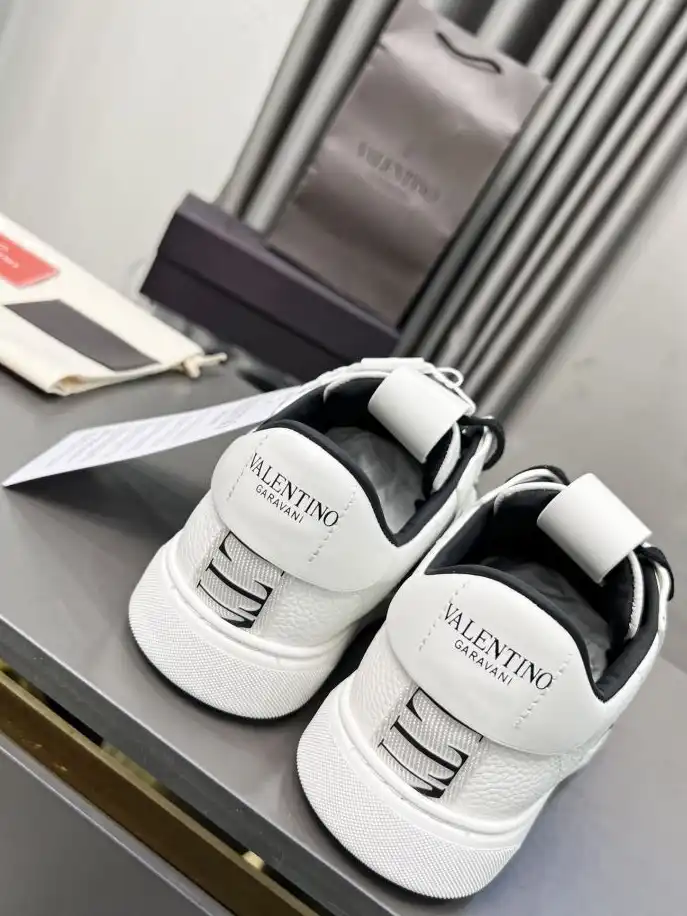 hype Valentino Sneakers