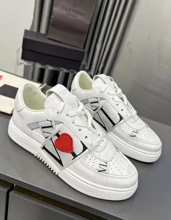 hype Valentino Sneakers