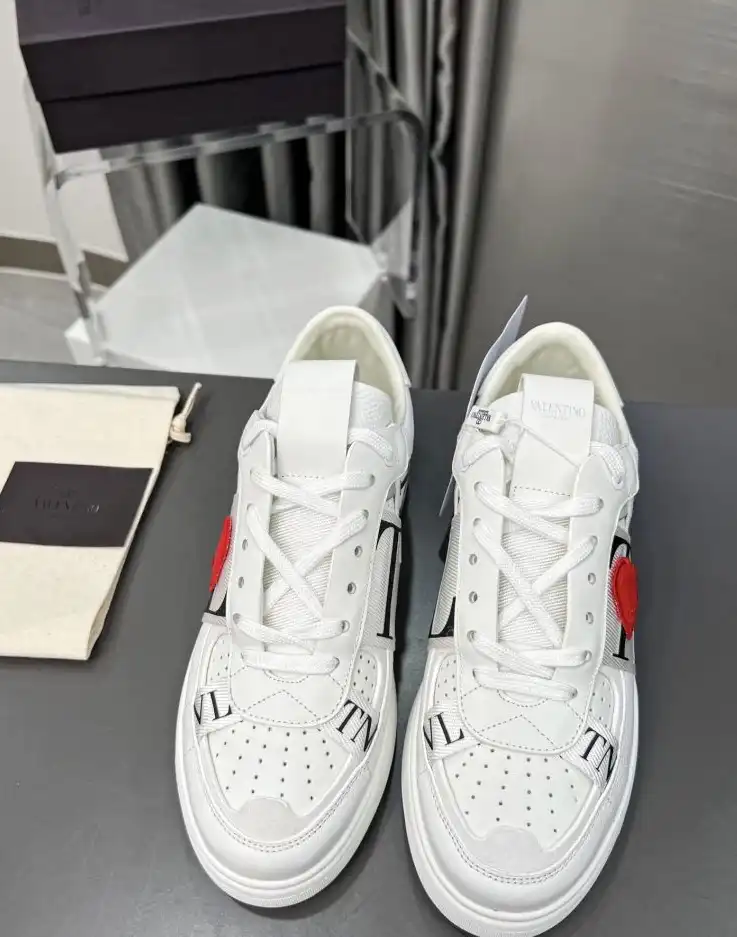 hype Valentino Sneakers