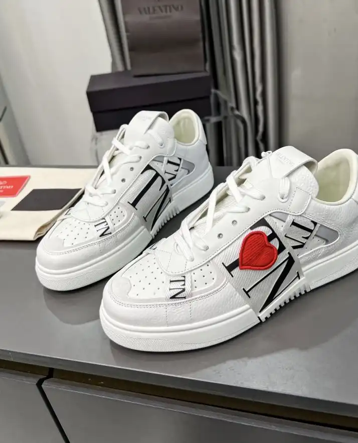 hype Valentino Sneakers