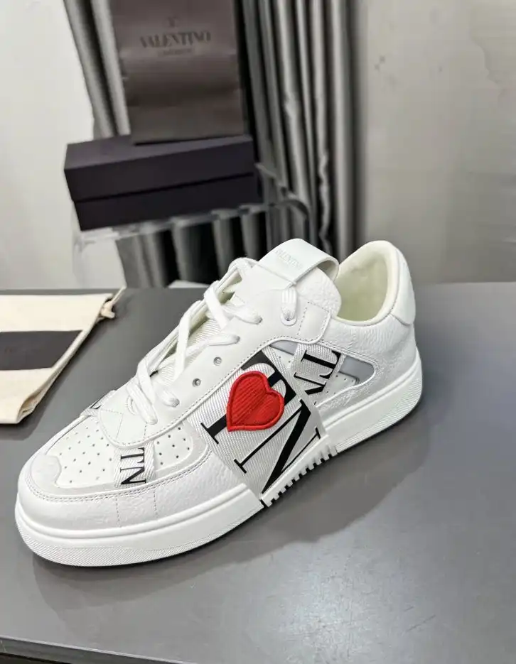 hype Valentino Sneakers