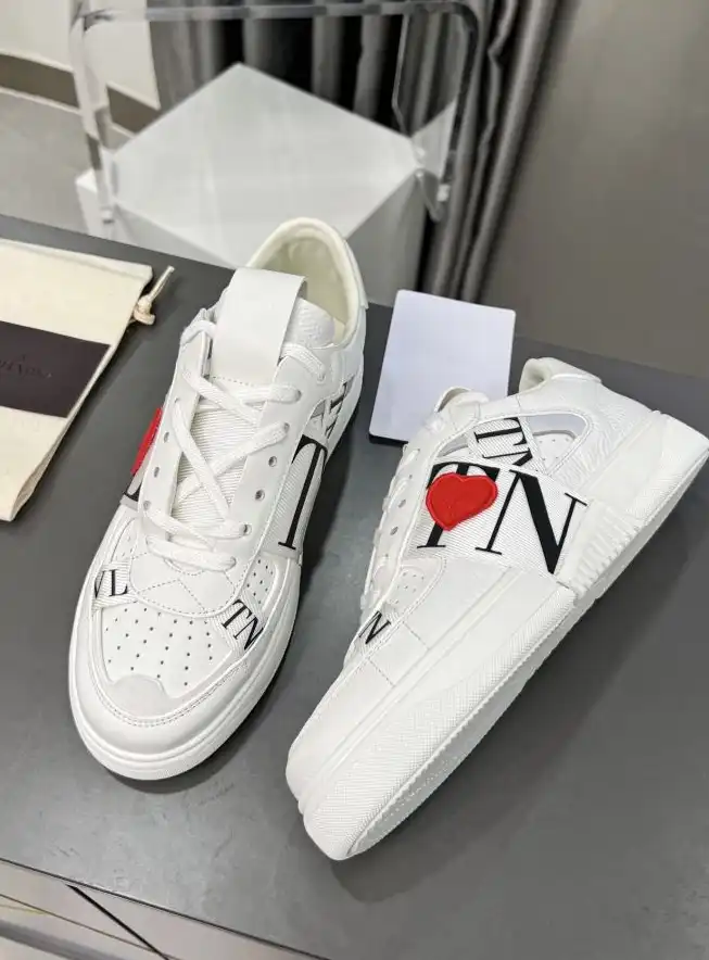 hype Valentino Sneakers