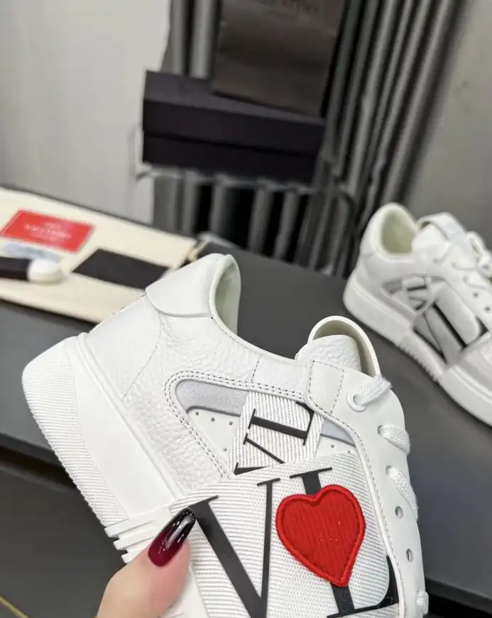 hype Valentino Sneakers