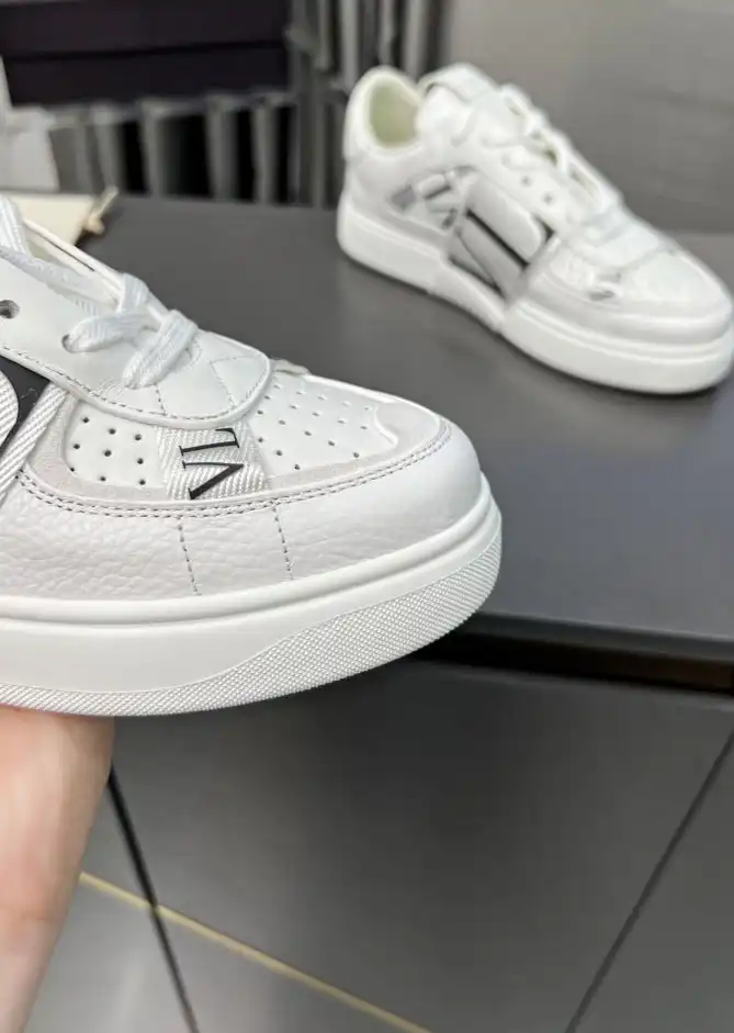 hype Valentino Sneakers