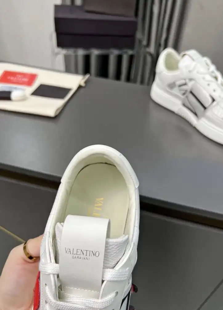 hype Valentino Sneakers