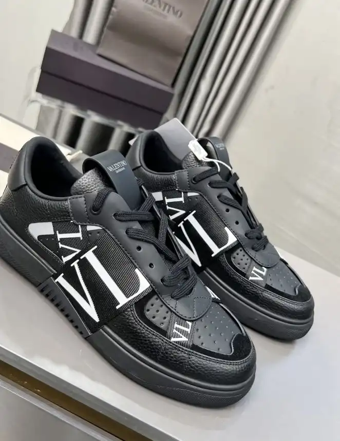 hype Valentino Sneakers