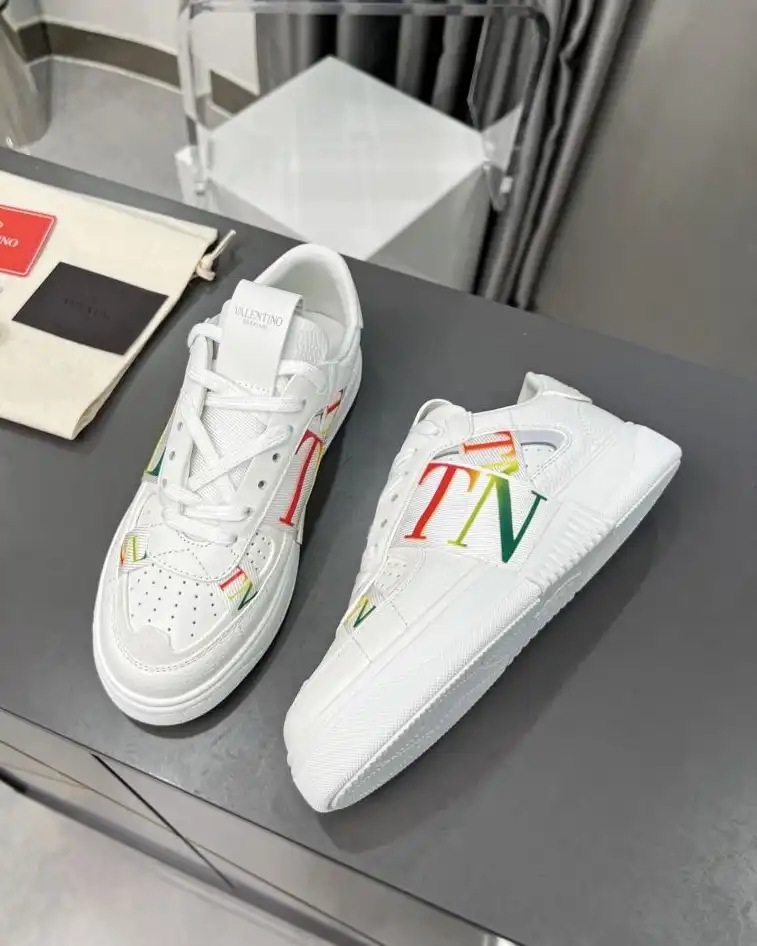 hype Valentino Sneakers