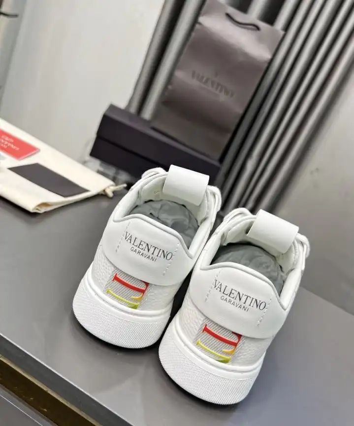 hype Valentino Sneakers