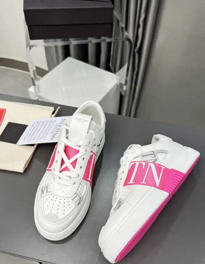 hype Valentino Sneakers