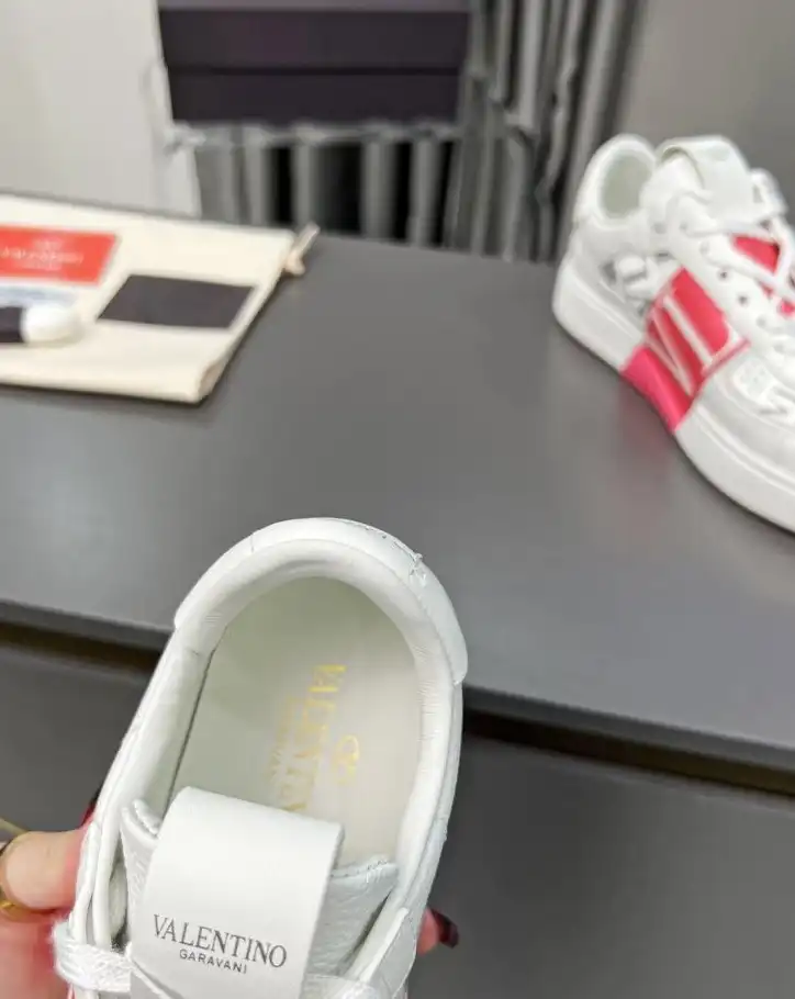 hype Valentino Sneakers