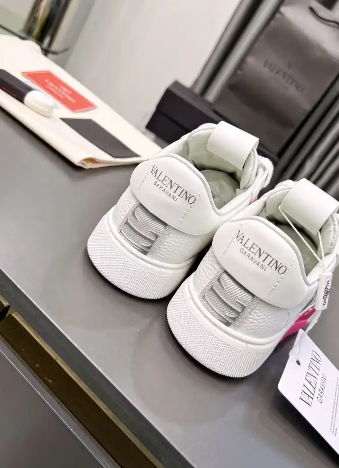 hype Valentino Sneakers