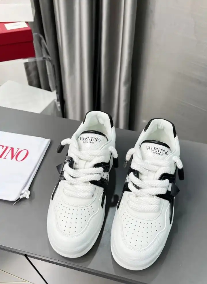 hype Valentino Sneakers