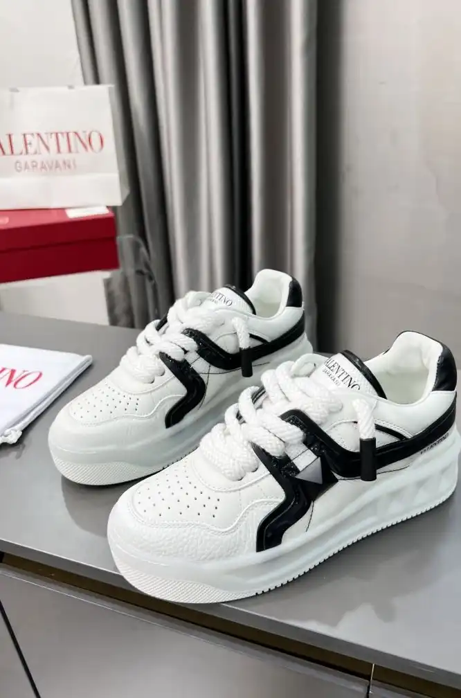 hype Valentino Sneakers