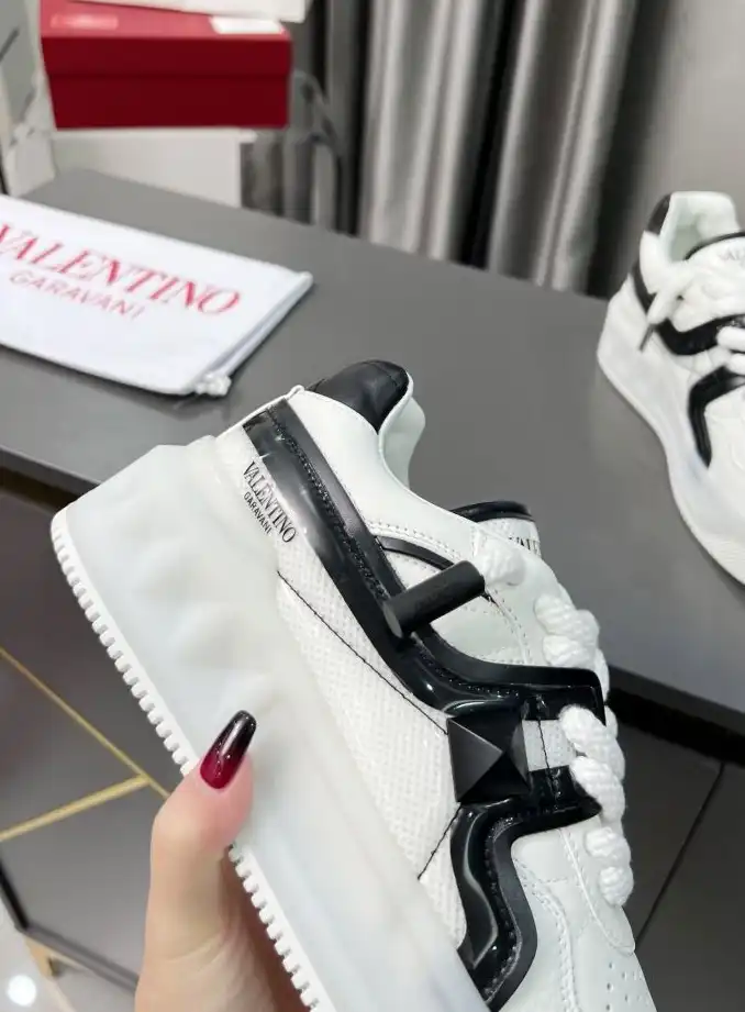 hype Valentino Sneakers