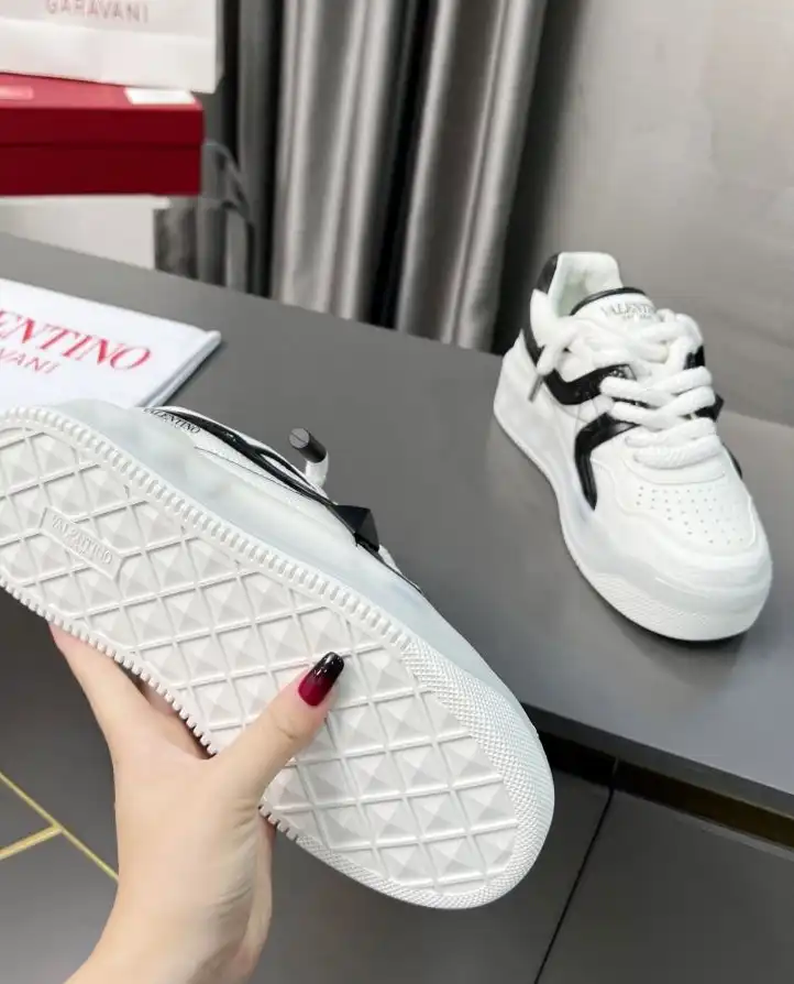 hype Valentino Sneakers