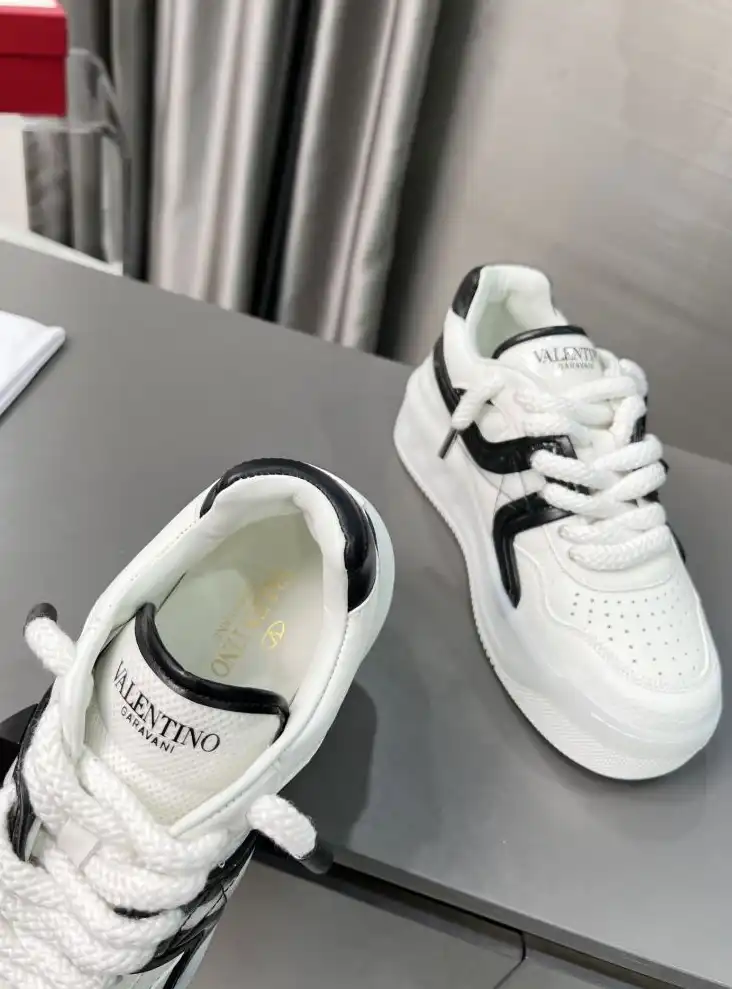 hype Valentino Sneakers