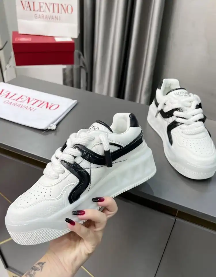 hype Valentino Sneakers