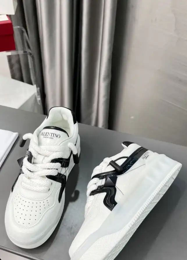 hype Valentino Sneakers