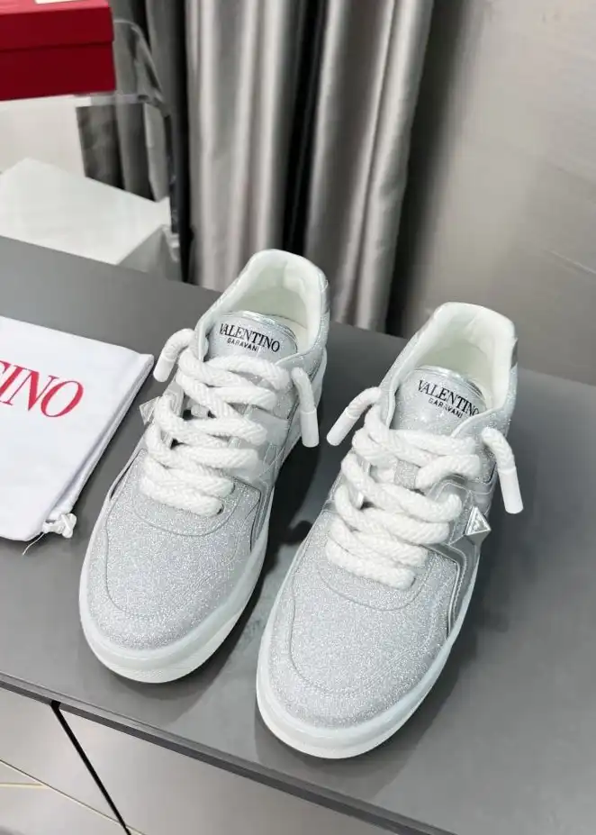 hype Valentino Sneakers