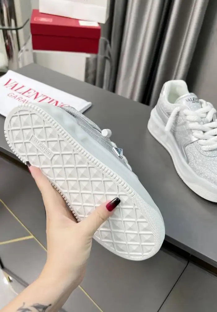 hype Valentino Sneakers