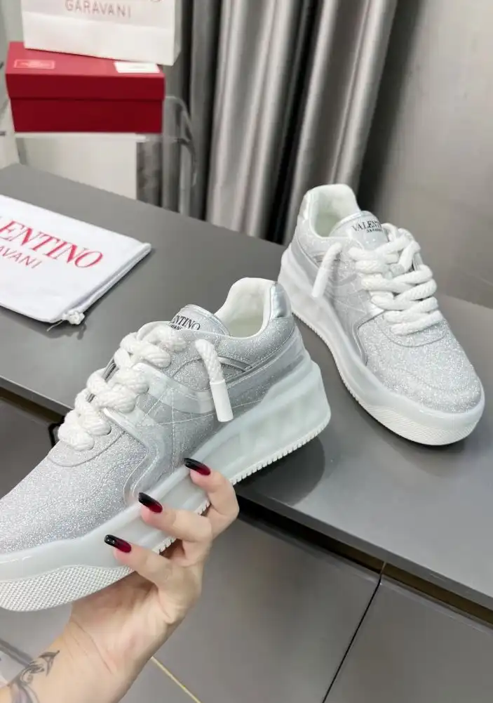 hype Valentino Sneakers