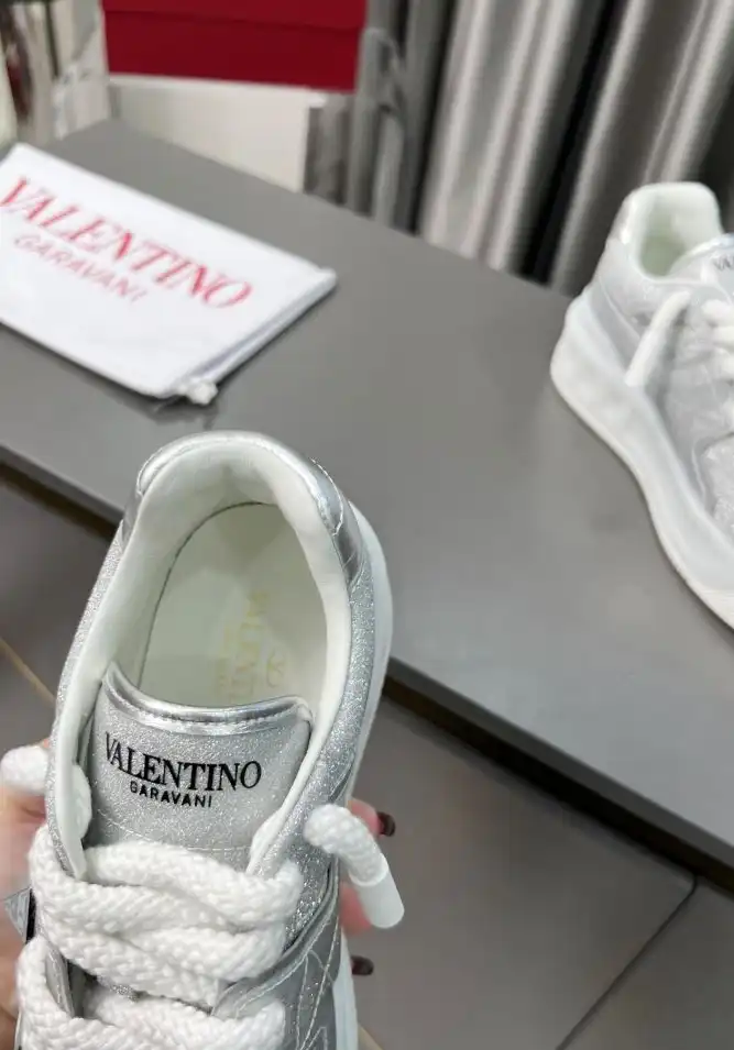 hype Valentino Sneakers