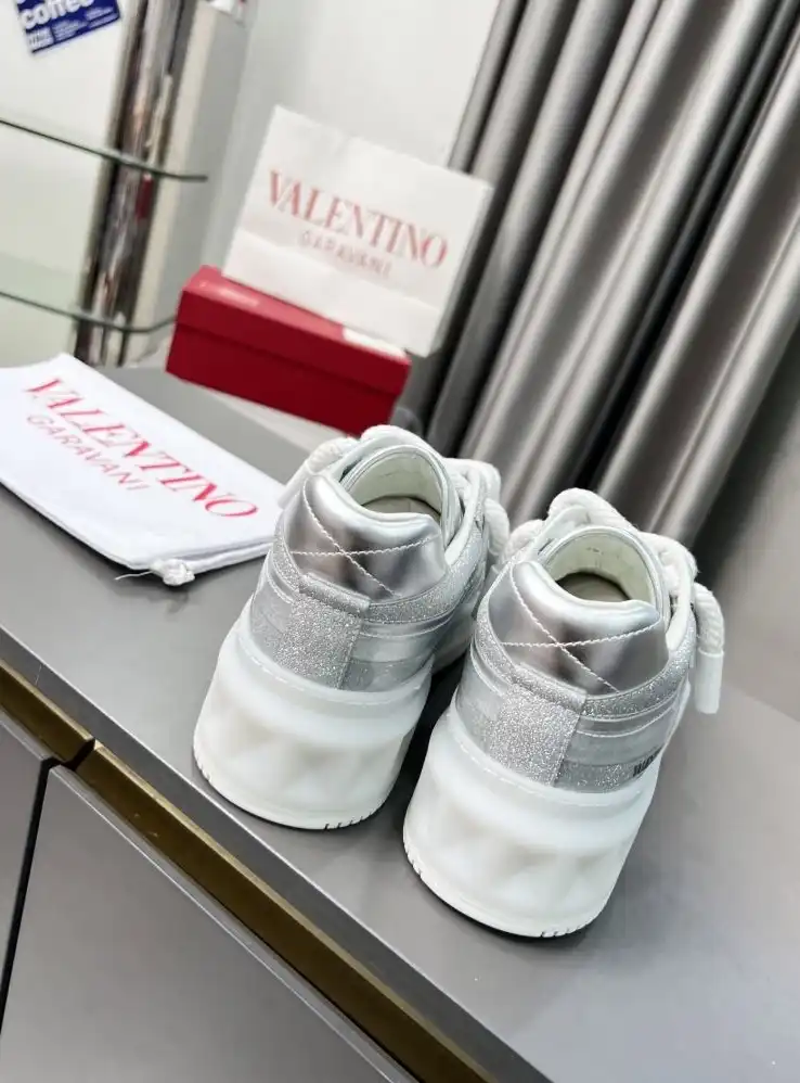 hype Valentino Sneakers