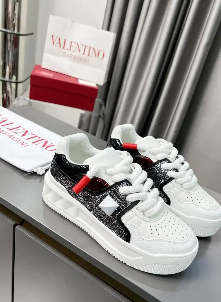 hype Valentino Sneakers