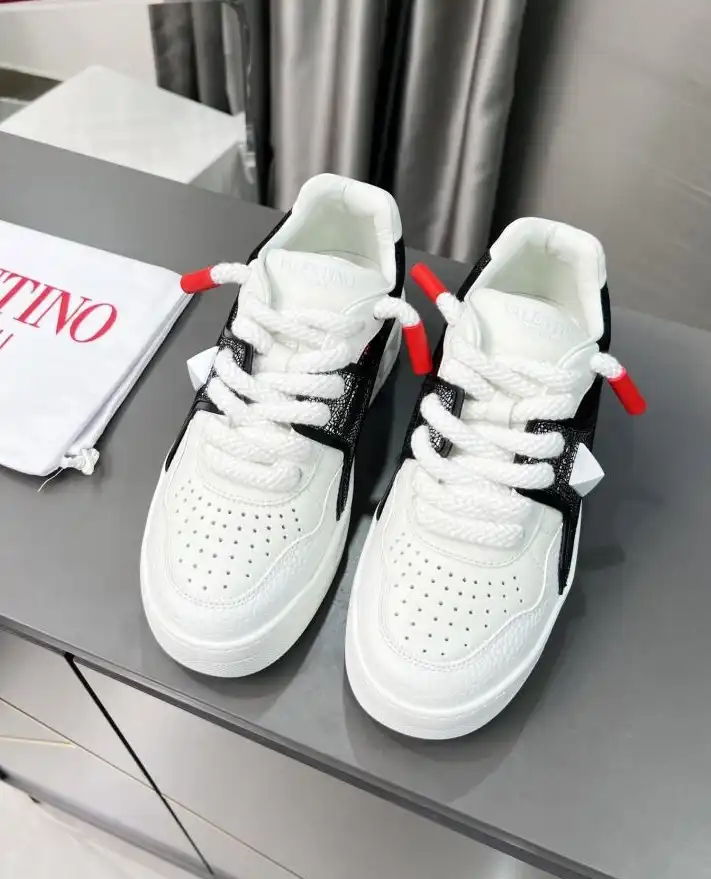 hype Valentino Sneakers