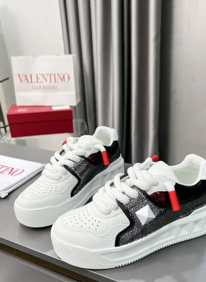 hype Valentino Sneakers