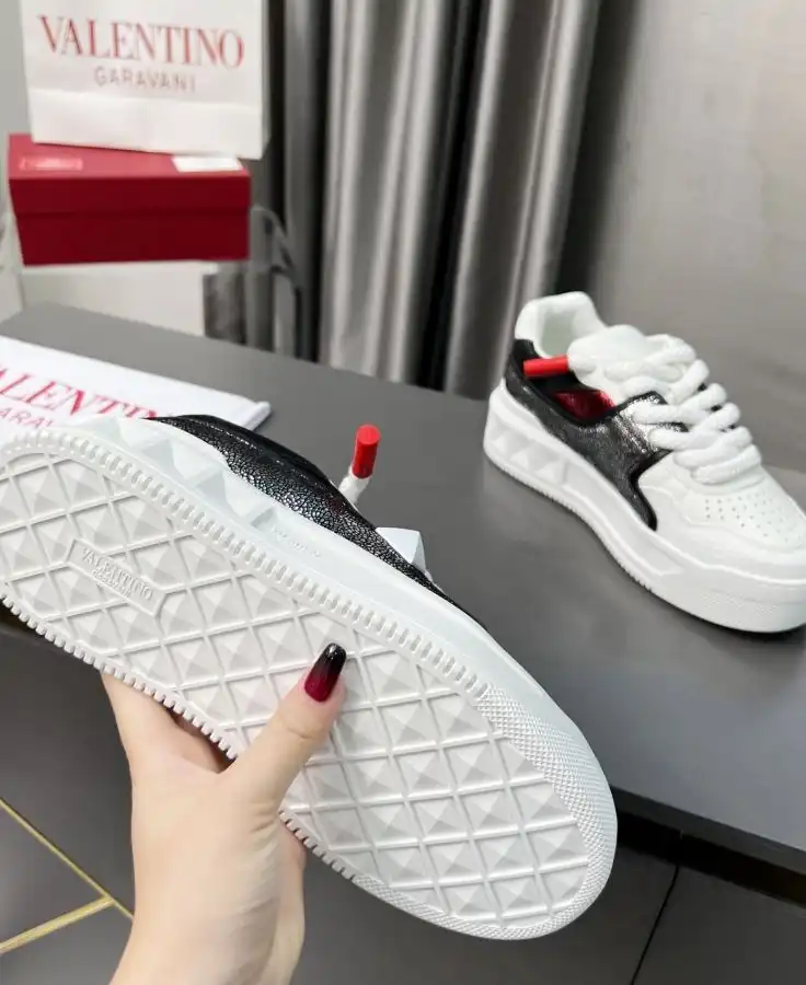 hype Valentino Sneakers