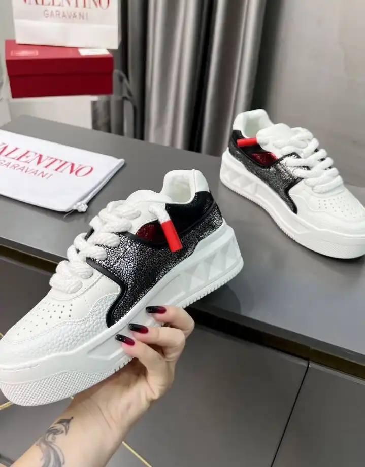 hype Valentino Sneakers