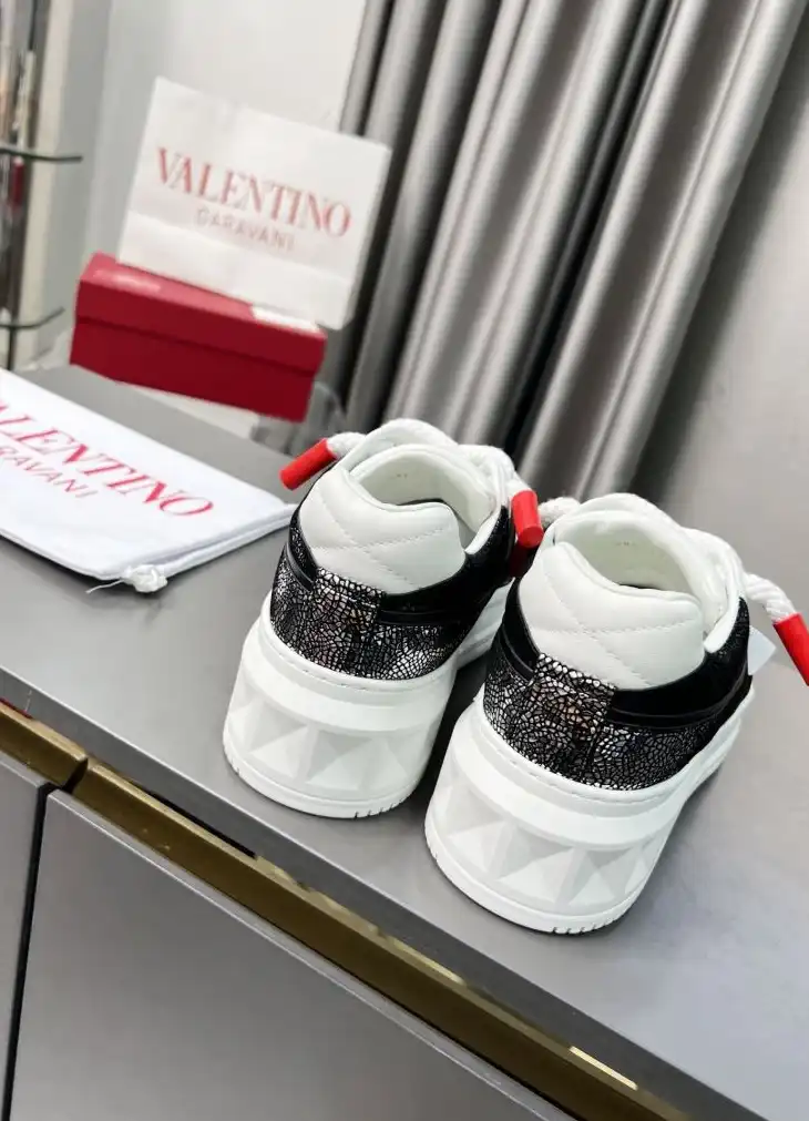 hype Valentino Sneakers