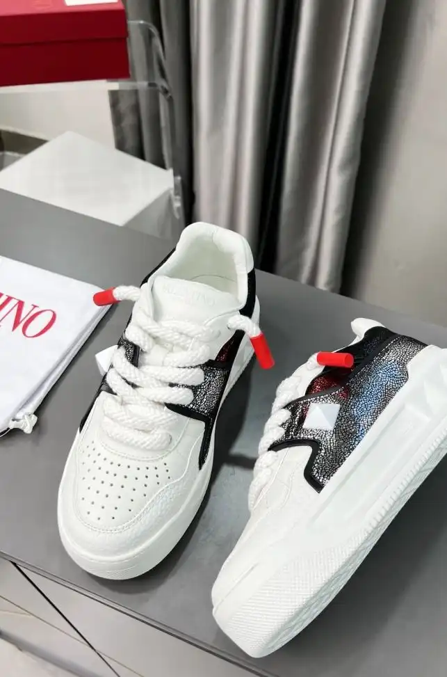 hype Valentino Sneakers