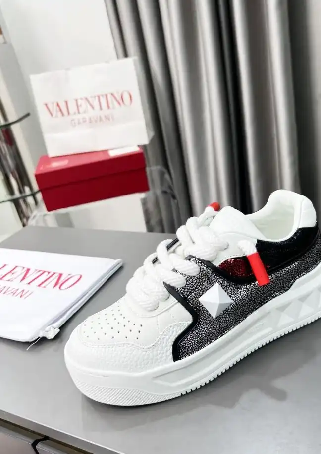 hype Valentino Sneakers