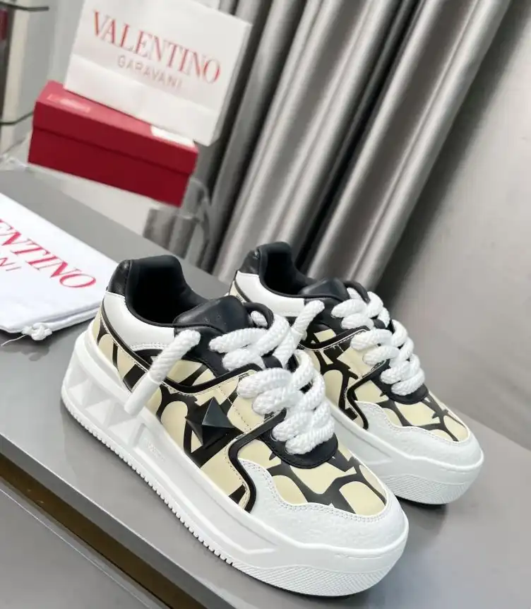 hype Valentino Sneakers