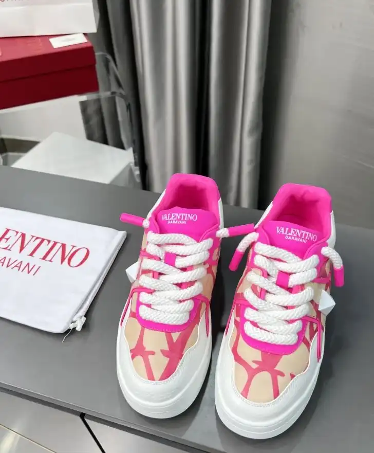 hype Valentino Sneakers