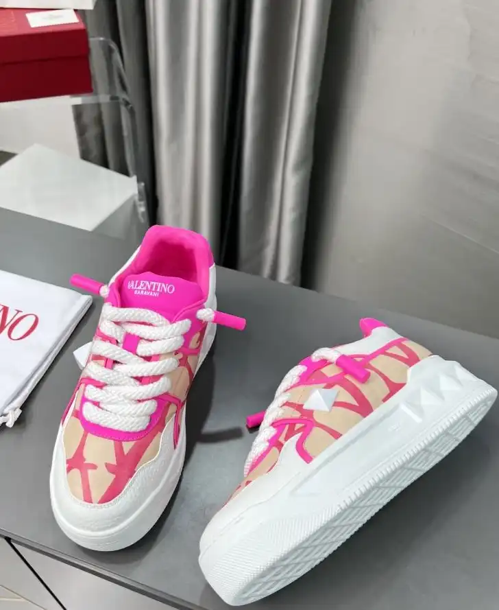 hype Valentino Sneakers