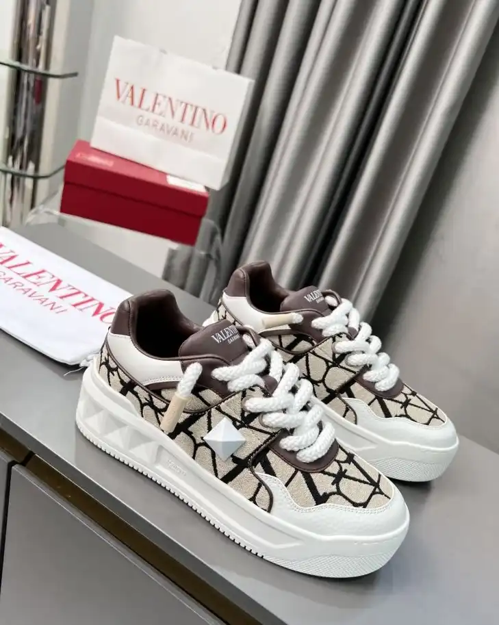 hype Valentino Sneakers