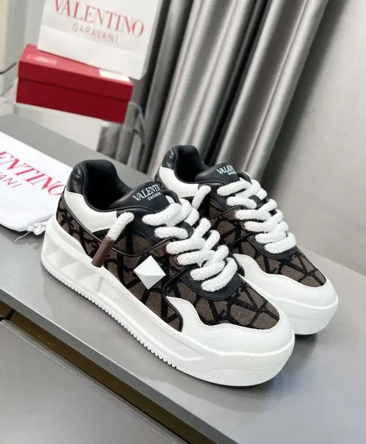 hype Valentino Sneakers