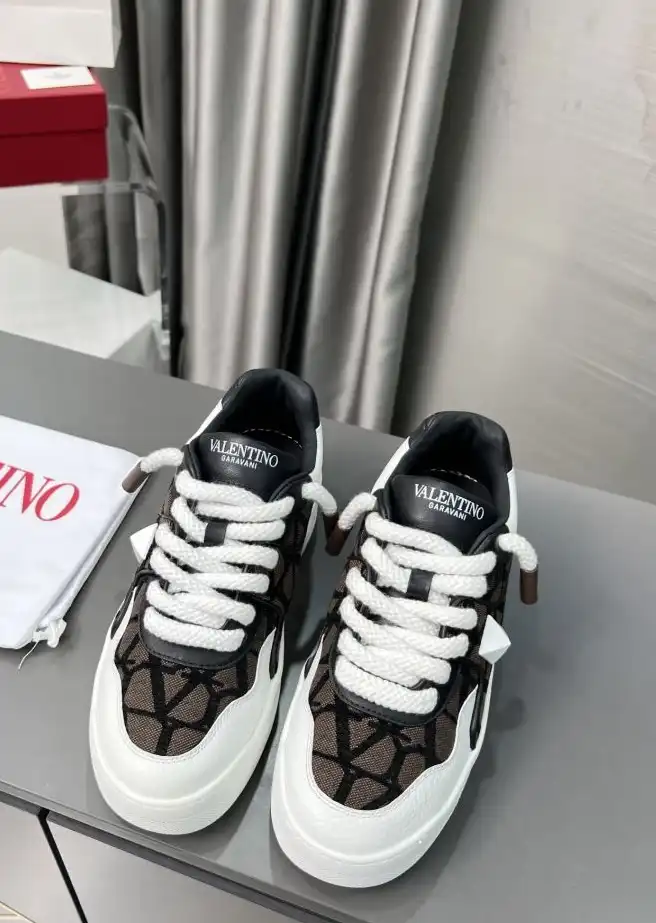 hype Valentino Sneakers