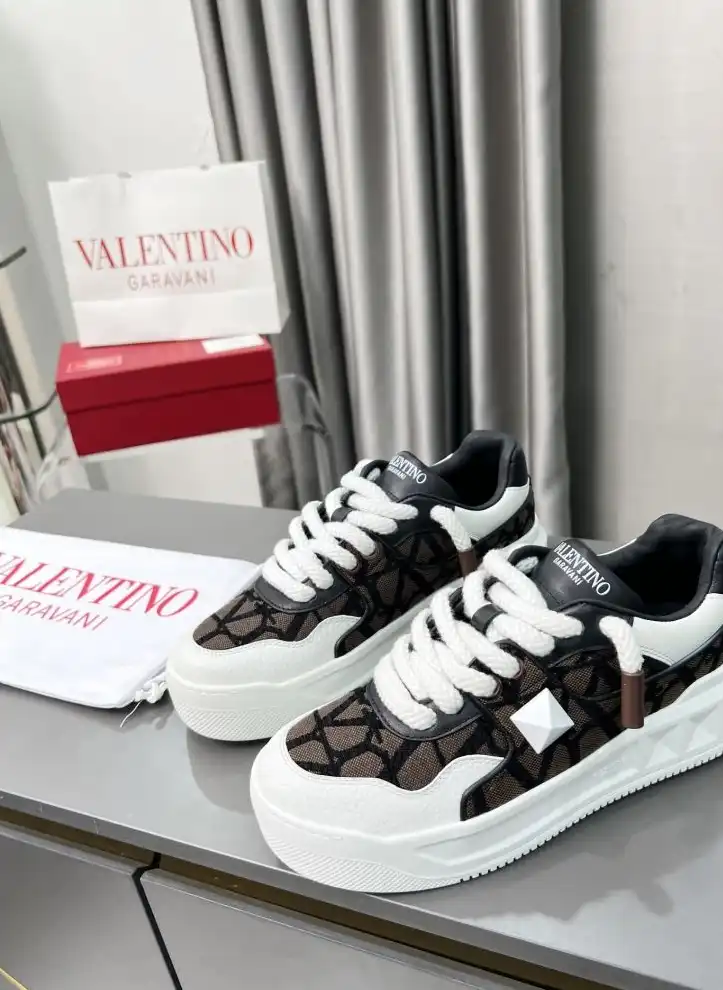 hype Valentino Sneakers