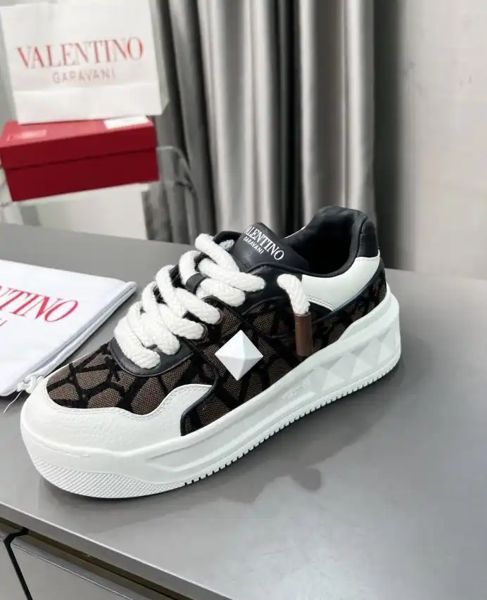 hype Valentino Sneakers