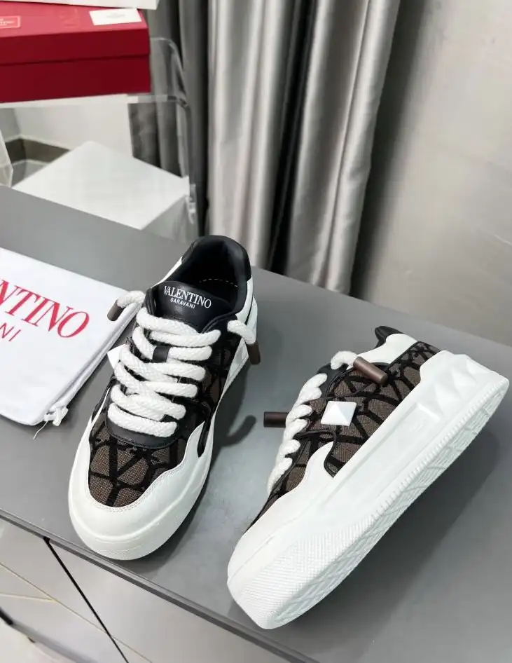 hype Valentino Sneakers