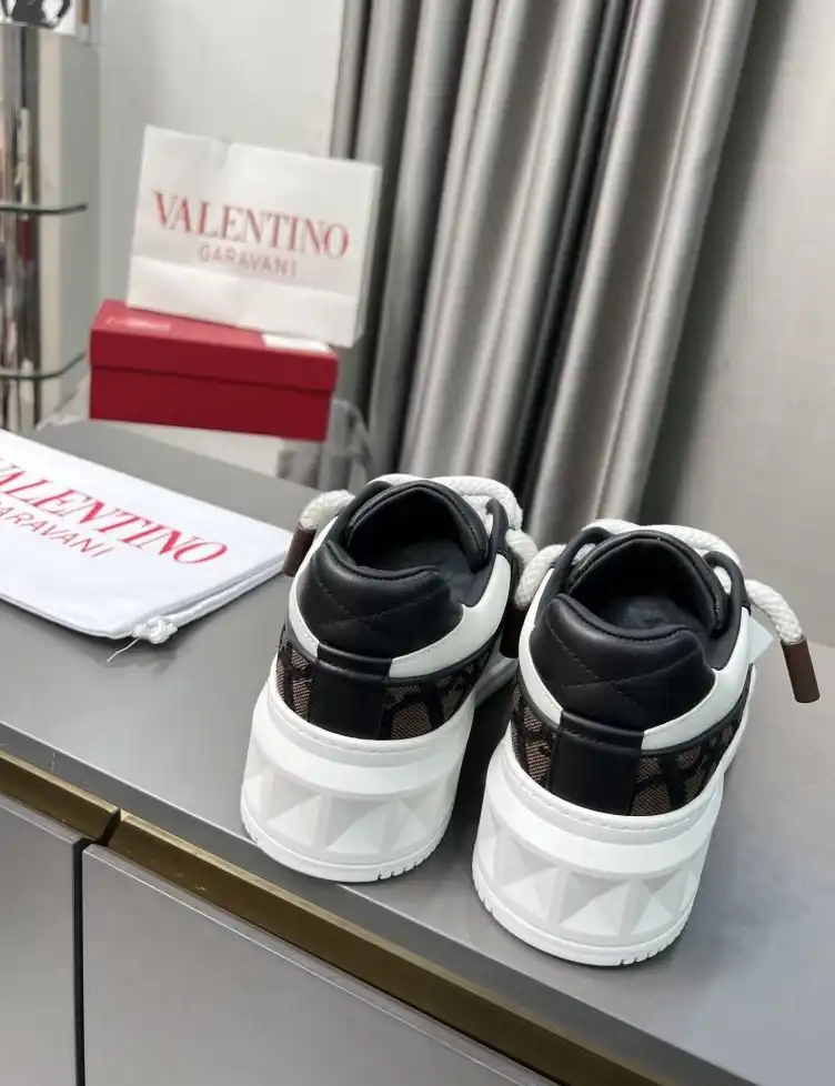 hype Valentino Sneakers