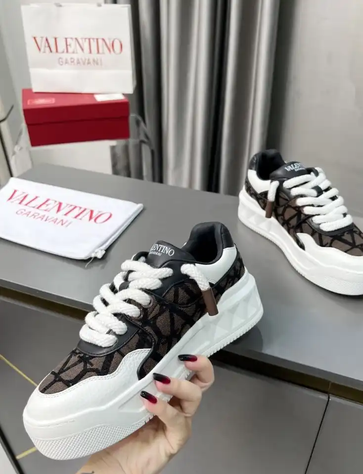 hype Valentino Sneakers