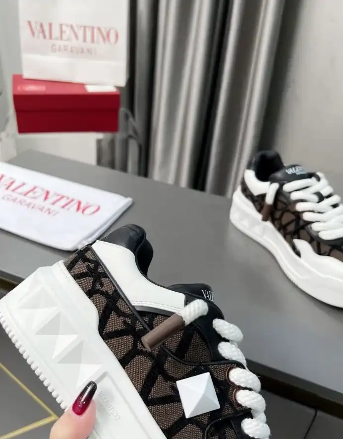 hype Valentino Sneakers