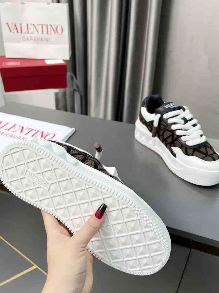 hype Valentino Sneakers