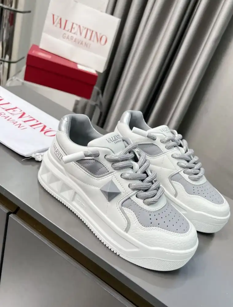 hype Valentino Sneakers