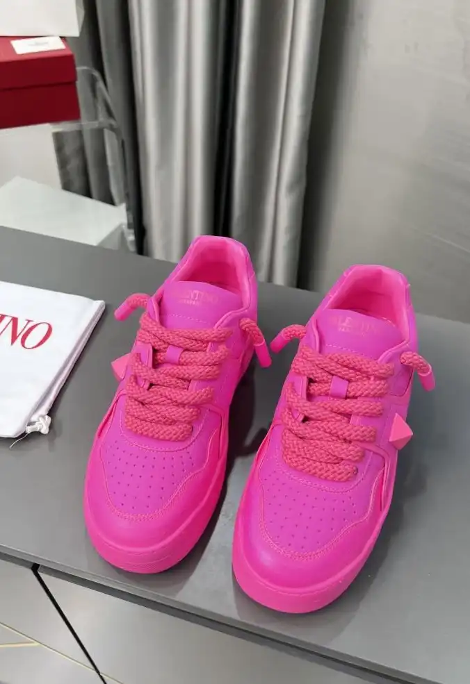 hype Valentino Sneakers